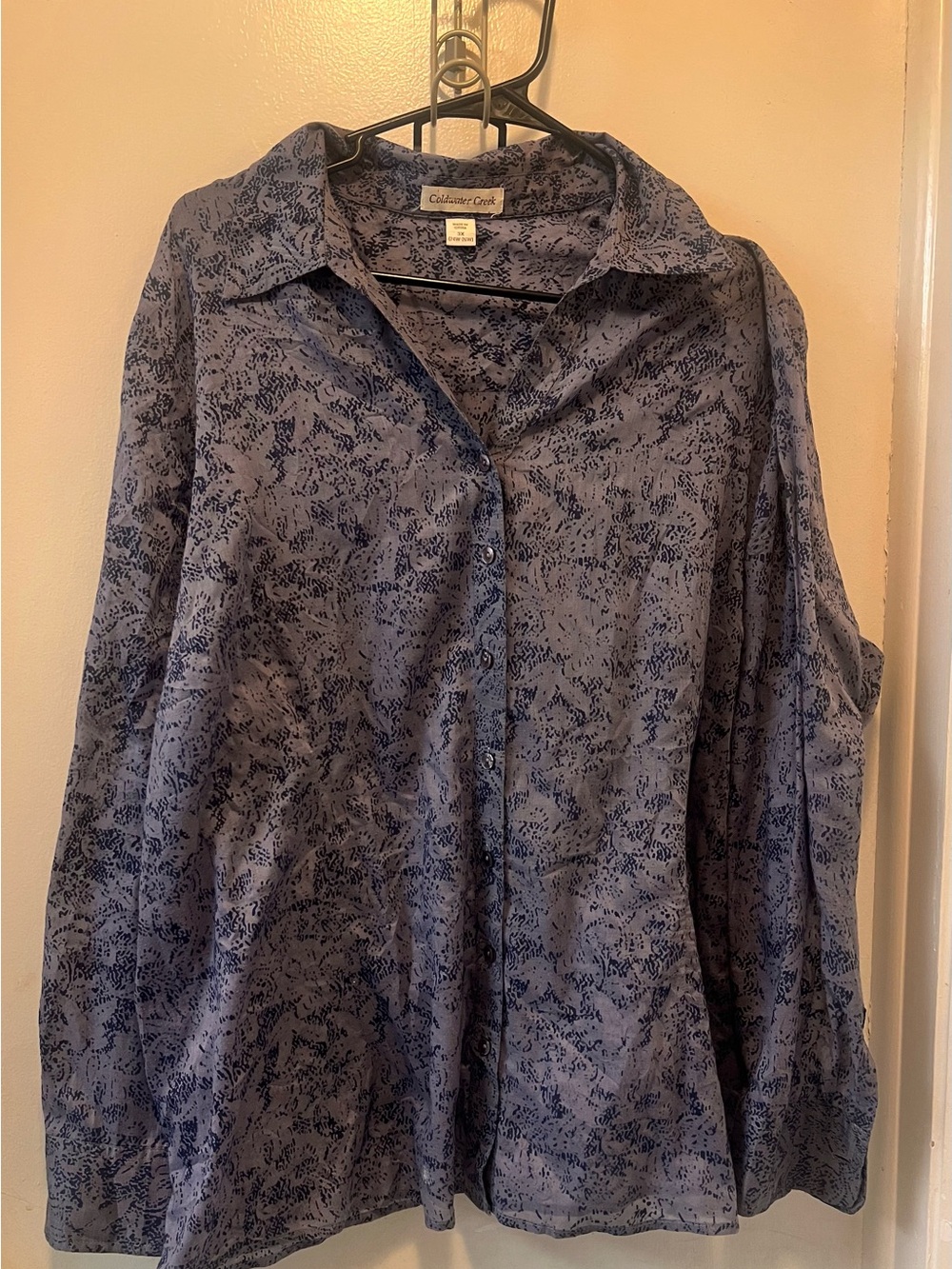 Coldwater Creek Men’s Navy and Light Blue Patterned Button-Down Shirt